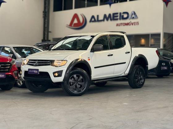 MITSUBISHI L200 TRITON 3.2 GL 4X4 CD 16V TURBO INTERCOLER DIESEL 4P MANUAL MITSUBISHI L200 TRITON 3.2 GL 4X4 CD 16V TURBO INTERCOLER DIESEL 4P MANUAL